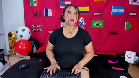 Snapshot of hanny_thomson chatting on 06/14/26, 04:36 Hanny online show from 06/14/26, 04:36