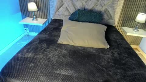 hannyk_ online show from 03/13/26, 12:01