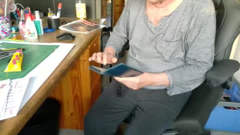 Snapshot of hansi63 chatting on 05/27/26, 04:09 charly online show from 05/27/26, 04:09