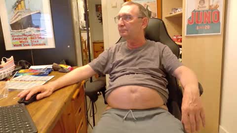 Snapshot of hansi63 chatting on 06/03/26, 10:26 charly online show from 06/03/26, 10:26
