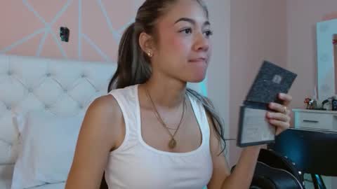 Snapshot of hantonella chatting on 10/13/25, 08:09 Anto online show from 10/13/25, 08:09