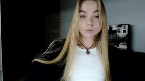 happy_fox_ online show from 12/03/24, 09:12