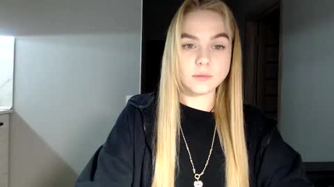 happy_fox_ online show from 12/05/24, 11:07