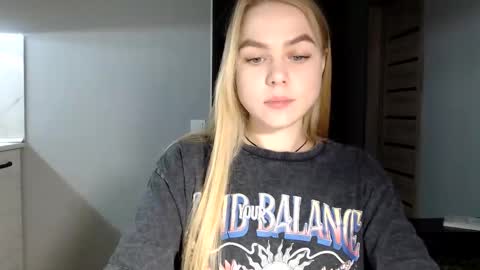 happy_fox_ online show from 12/09/24, 11:03