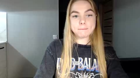 happy_fox_ online show from 01/27/25, 08:07