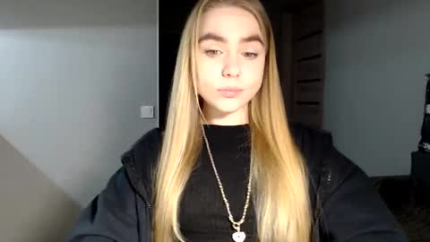 happy_fox_ online show from 02/06/25, 11:04