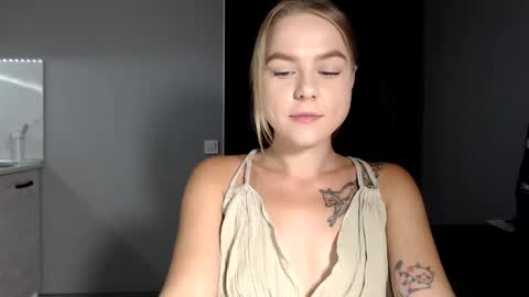 happy_fox_ online show from 09/10/25, 07:47