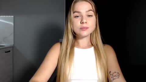 happy_fox_ online show from 09/17/25, 08:32