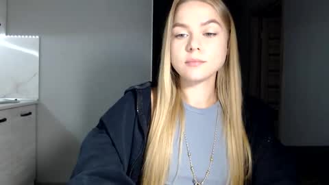 happy_fox_ online show from 09/22/25, 08:55