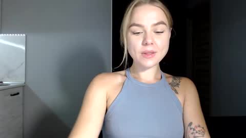 happy_fox_ online show from 10/01/25, 09:43