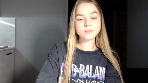 happy_fox_ online show from 10/06/25, 09:23