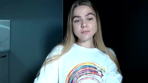 happy_fox_ online show from 11/21/25, 09:24