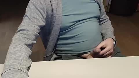 Snapshot of happybugger chatting on 01/17/25, 01:13 Cum for you online show from 01/17/25, 01:13