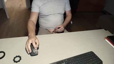 Snapshot of happybugger chatting on 09/15/25, 05:13 Cum for you online show from 09/15/25, 05:13