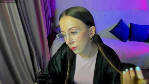 Stephanie online show from 11/17/25, 06:03