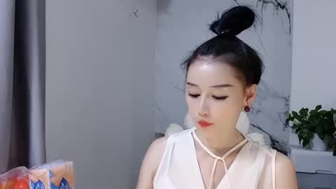 Snapshot of happysweety1688 chatting on 10/05/25, 01:42 happysweety1688 online show from 10/05/25, 01:42