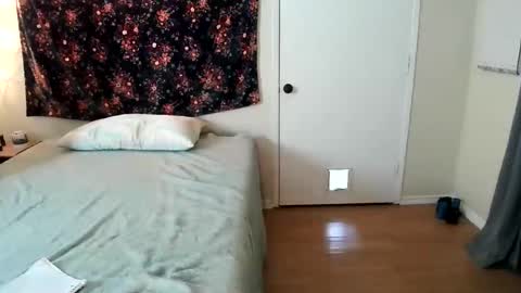 Leila online show from 06/08/26, 01:28