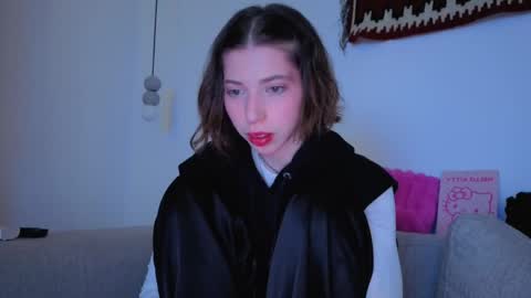 Snapshot of happyvivy chatting on 04/09/26, 11:43 Vivy online show from 04/09/26, 11:43