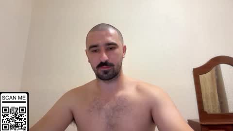 Snapshot of hard_to_obey chatting on 10/08/25, 05:54 Vadim online show from 10/08/25, 05:54