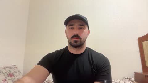 Snapshot of hard_to_obey chatting on 10/16/25, 06:31 Vadim online show from 10/16/25, 06:31