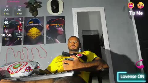 Snapshot of hardboy_latin chatting on 10/29/25, 04:26 hardboy_latin online show from 10/29/25, 04:26