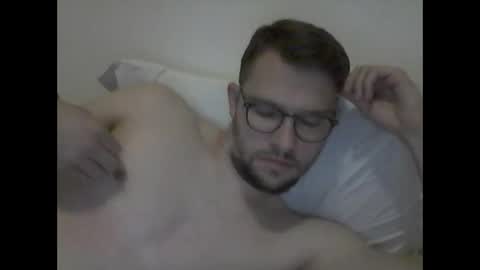 Snapshot of hardboylovemilfmoom chatting on 05/21/26, 09:11 hardboylovemilfmoom online show from 05/21/26, 09:11
