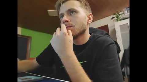 Snapshot of hardtechno_xxx chatting on 12/26/24, 07:35 hardtechno_xxx online show from 12/26/24, 07:35