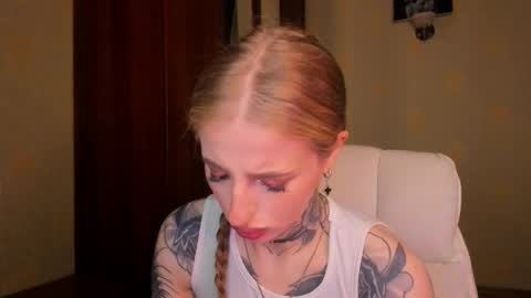 Snapshot of harley_kimm chatting on 10/17/25, 05:32 Julia online show from 10/17/25, 05:32