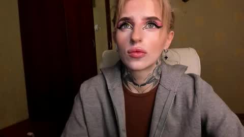 Julia online show from 03/02/26, 04:47