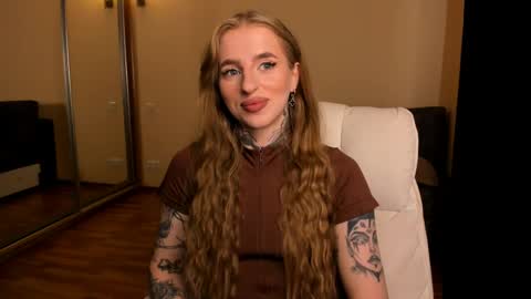Snapshot of harley_kimm chatting on 06/04/26, 05:57 Julia online show from 06/04/26, 05:57