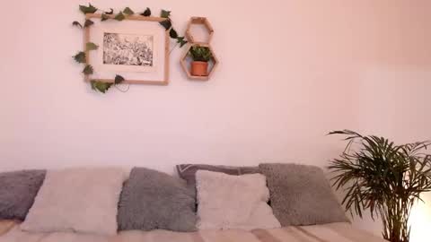 Harmony    Please help me to reach 100 thumbs up online show from 12/30/24, 01:15