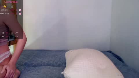 Snapshot of harriell chatting on 01/24/25, 03:43 Kira online show from 01/24/25, 03:43
