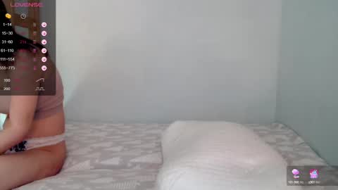 Snapshot of harriell chatting on 03/11/25, 03:37 Kira online show from 03/11/25, 03:37