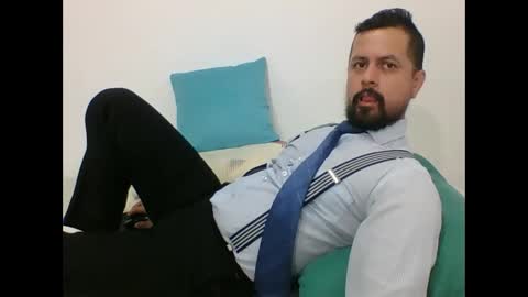 Snapshot of harry_goldenmillerx10fun chatting on 01/10/25, 03:27  Harry    online show from 01/10/25, 03:27