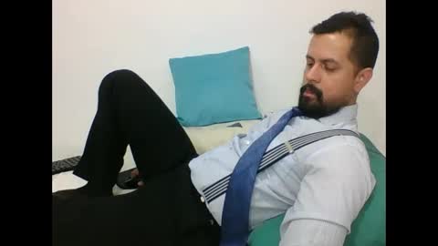 Snapshot of harry_goldenmillerx10fun chatting on 01/17/25, 07:49  Harry    online show from 01/17/25, 07:49