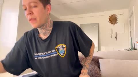 Snapshot of harry_jen chatting on 12/28/24, 08:48 TAP HERE choise Harry tattoo on chest Jen curls hair online show from 12/28/24, 08:48