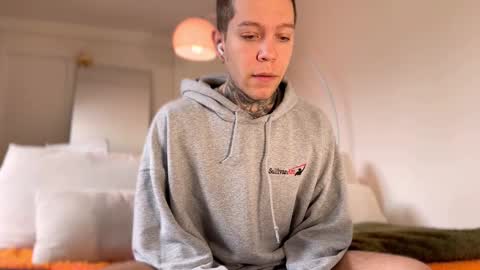 Snapshot of harry_jen chatting on 03/05/25, 08:54 TAP HERE choise Harry tattoo on chest Jen curls hair online show from 03/05/25, 08:54