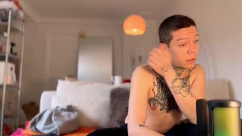 Snapshot of harry_jen chatting on 03/07/25, 09:18 TAP HERE choise Harry tattoo on chest Jen curls hair online show from 03/07/25, 09:18