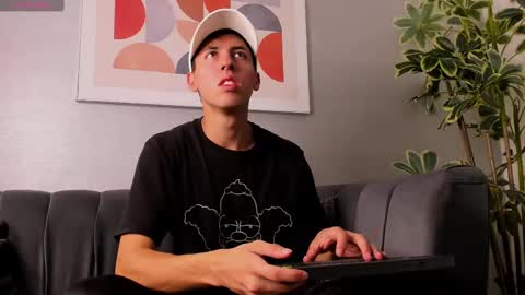   H  K   online show from 09/25/25, 01:37