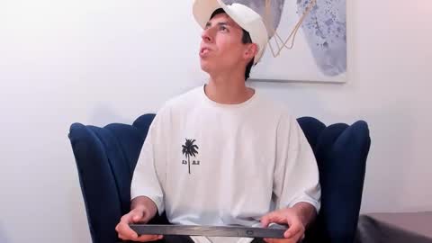   H  K   online show from 10/08/25, 08:50