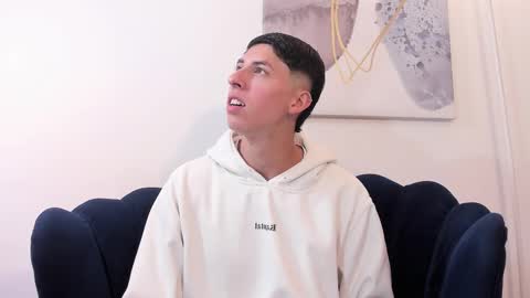   H  K   online show from 10/19/25, 01:06