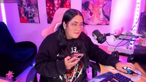 Snapshot of haruu2 chatting on 02/22/25, 05:24 karen  online show from 02/22/25, 05:24