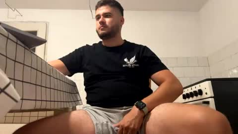Snapshot of hasabigonev14 chatting on 07/31/26, 05:45 THEBIGONEV14 online show from 07/31/26, 05:45