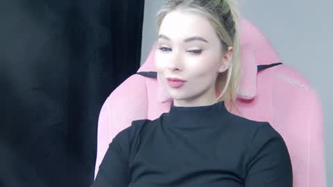 Anna online show from 11/26/25, 09:05