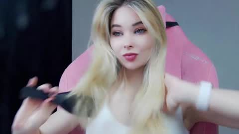 Anna online show from 12/23/25, 07:17