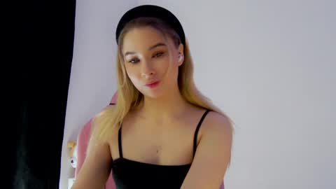 Anna online show from 04/16/26, 08:04