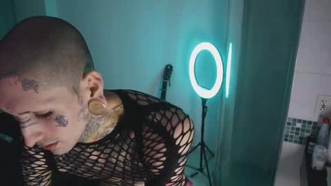 More content   2   online show from 10/15/25, 06:35