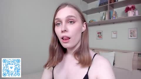 Mia online show from 04/22/26, 02:18