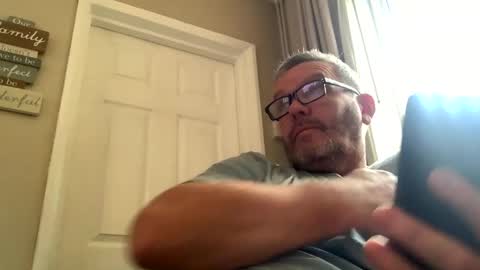 Snapshot of hawks2113 chatting on 12/23/24, 12:19 hawks2113 online show from 12/23/24, 12:19