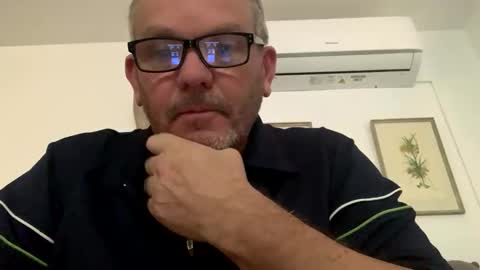 Snapshot of hawks2113 chatting on 02/24/25, 12:48 hawks2113 online show from 02/24/25, 12:48